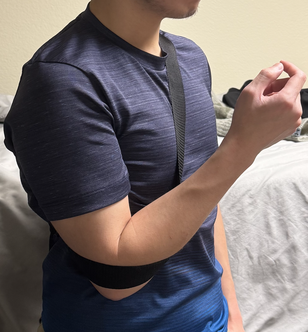 look up rig worn cross-body, forearm raised